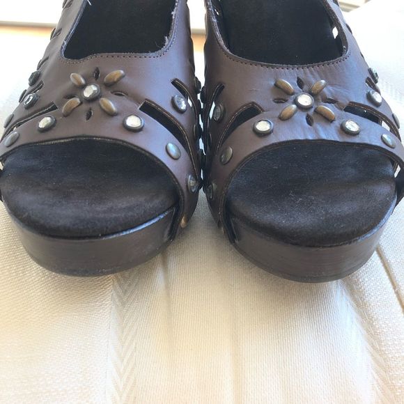 Isabella Fiore Cut-Out Studded Leather Sandals - Picture 6 of 15